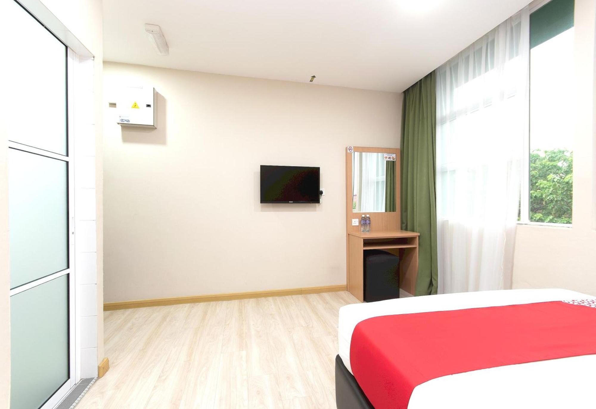 Capital O 89344 Labuan Avenue Hotel Екстериор снимка